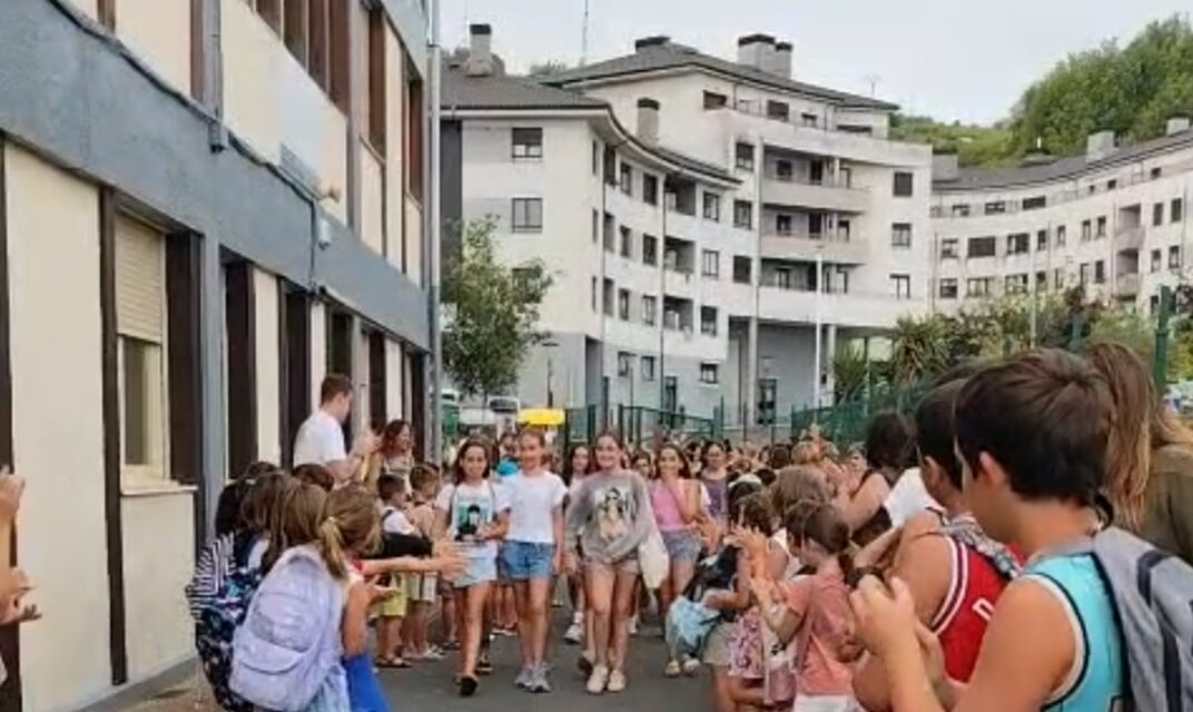 Ikasturteari agur, emozioz beteriko azken egunean